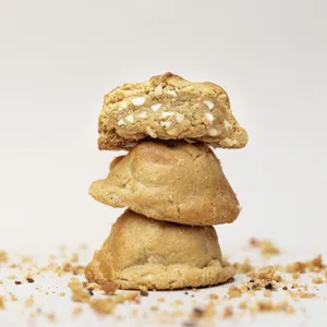 MACADAMIA AND WHITE CHOCOLATE