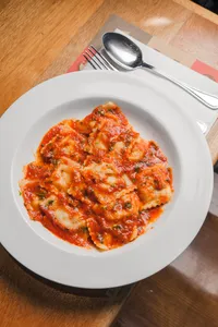 Ravioli allꞌarrabbiata