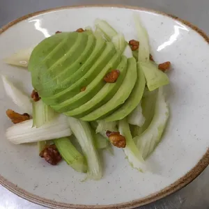 Ensalada Apio, Palta, Nuez