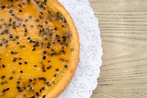 trozo de cheesecake de maracuya