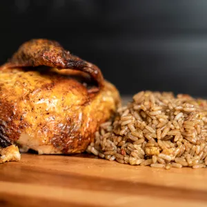 1/4 de pollo asado con arroz