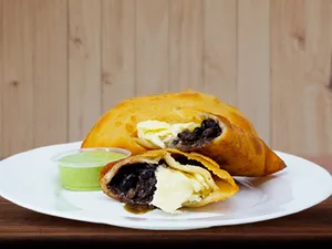 Queso llanero con porotos negros