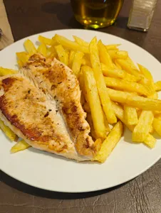 Pollo con Papas Fritas Pollo con Papas Fritas