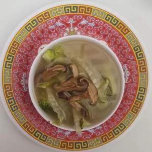 Sopa de hongos con pollo