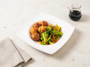 Polpette de Pollo con Ensalada