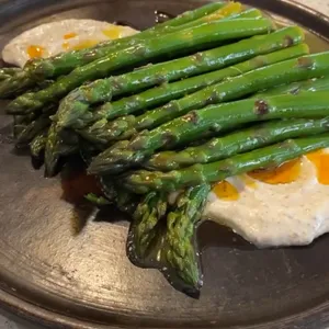Espárragos con Dip de Sardinas