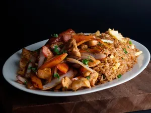 Pollo Saltado Con Chaufa