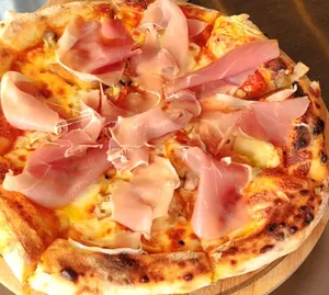 Pizza prosciutto e funghi provenzal