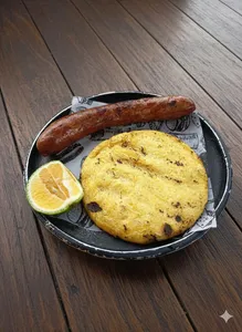 Chorizo de cerdo con arepa
