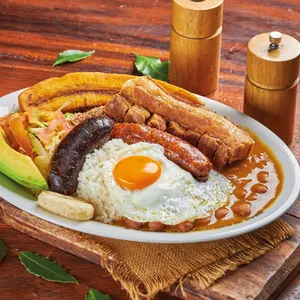 Bandeja Paisa Tradicional