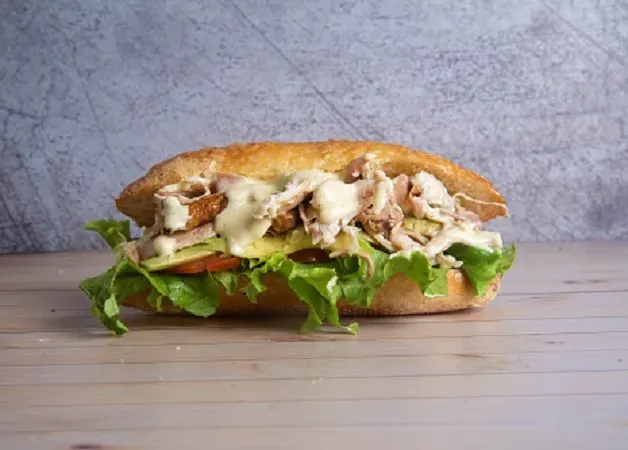 Sandwich de Pollo a la brasa Sandwich de Pollo a la brasa