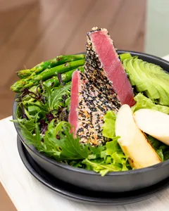 Ensalada de atún sellado