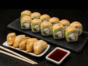 Ebi Cheese Acevichado + Gyozas