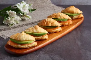 Salmón palta 12 tapaditos