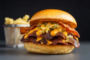 NUEVA! Spicy Relish Doble + Fries