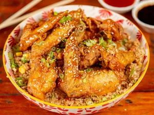 Combo Arroz al Wok + Alitas x 8 + Coca cola