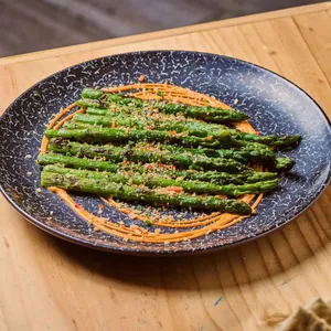 ESPÁRRAGOS AL KAMADO