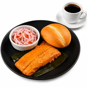 Pan con Tamal criollo + café