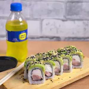 10 makis + gaseosa de 300 ml