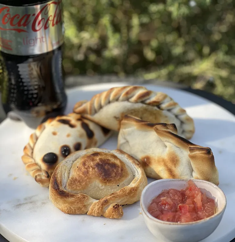 4 Empanadas + Bebida 591 ml