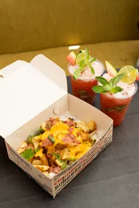 Papas Bravas + 2 Mojitos