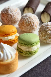 Pastelitos finos surtidos 20un