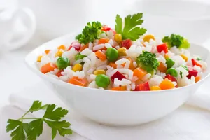 Arroz Primavera. (1 Lib. 1 Porción)