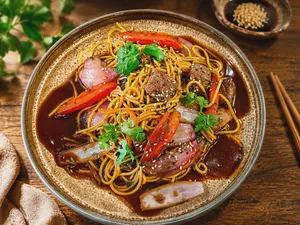 Tallarín saltado de Carne o Pollo