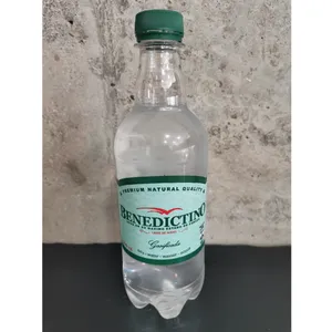 Agua mineral con gas benedictino
