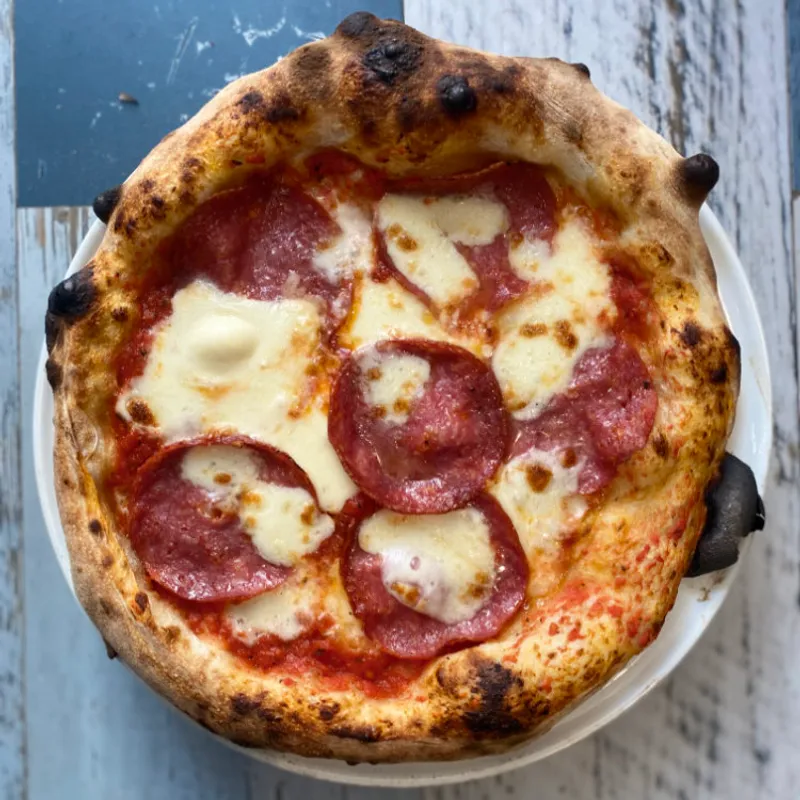 Pizza Napolitana 'La Salame' Pizza Napolitana 'La Salame'