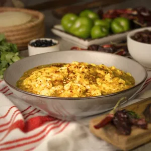 Huevos en Salsa Morita (3 piezas)