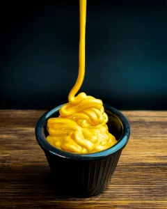 Queso cheddar líquido