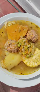 Cazuela de albóndigas + entrada y postre.