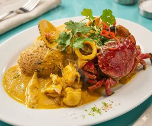 Tacu tacu en salsa de mariscos