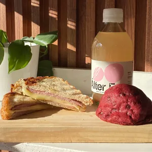 Dulchi Brunch (Sandwich + Galleta + Bebida)