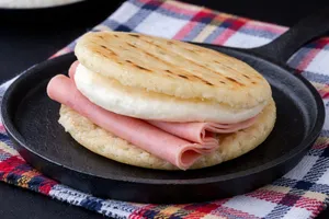 Arepa de jamon y queso