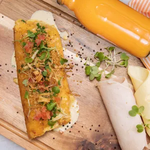 Omelette Pavo, Arepa de quinoa y Jugo