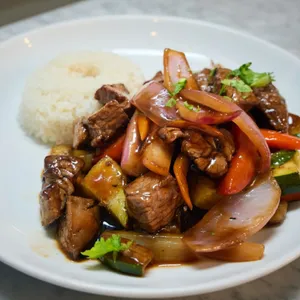 Lomo saltado