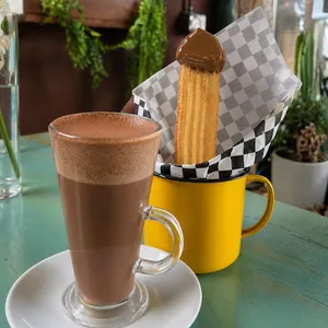 Chocolate Caliente + Churro Manjar