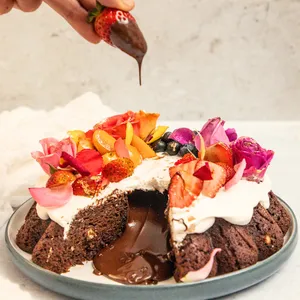 Volcan de Chocolate y Frutas Mediano