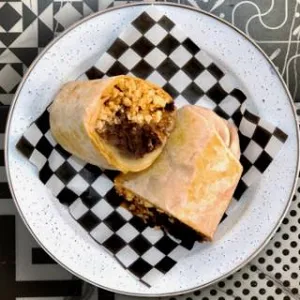 BURRITO DE HUEVO CON SALSA