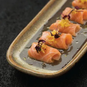 Yuzu Salmón con Trufa (Tirados)