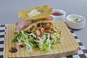 Patacón de pollo