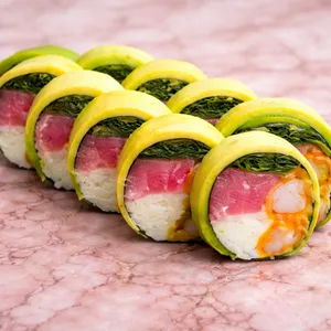 SIN ARROZ: camarón tempu, atún, ciboulette,queso envuelto en palta