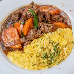 Lomo Saltado con Tallarines Huancaína