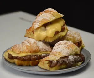 Medialuna Rellena 2 Sabores