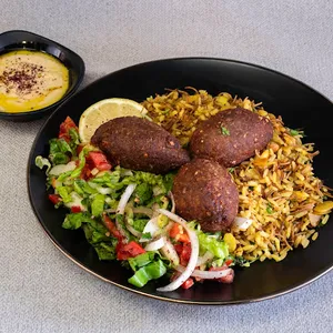 Kubbe relleno con 2 acompañamientos