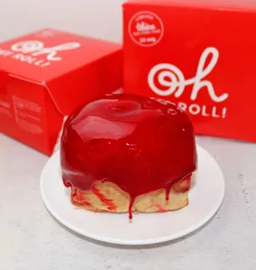 'Fresa de Amor' Cinnamon Roll
