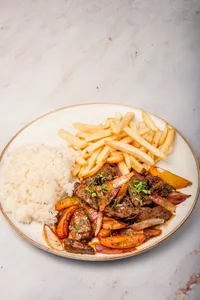 Lomo saltado