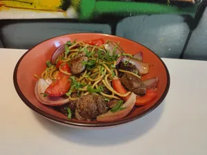 Tallarín saltado de lomo